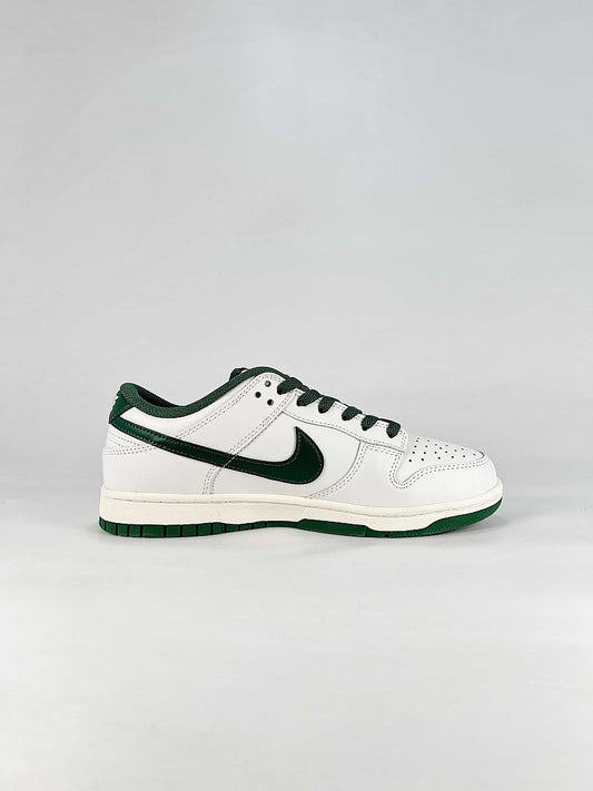Nike Dunk SB Low Contrast Swoosh Sneakers White Green