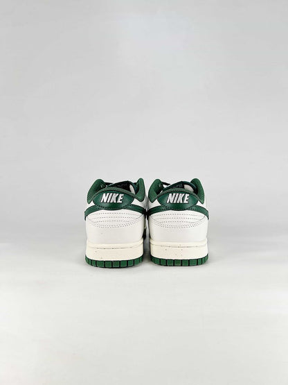 Nike Dunk SB Low Contrast Swoosh Sneakers White Green