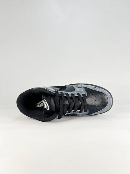 Nike Dunk SB Low DS6608-027 Stussy Graphic Detail Sneakers Gray Black