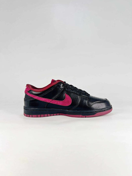 Nike Dunk SB Low DS6608-028 Stussy Graphic Detail Sneakers Black Pink