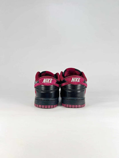 Nike Dunk SB Low DS6608-028 Stussy Graphic Detail Sneakers Black Pink