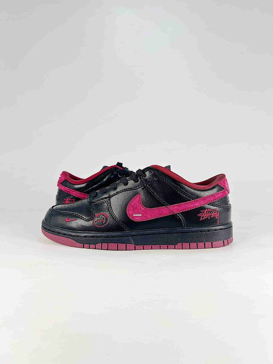 Nike Dunk SB Low DS6608-028 Stussy Graphic Detail Sneakers Black Pink