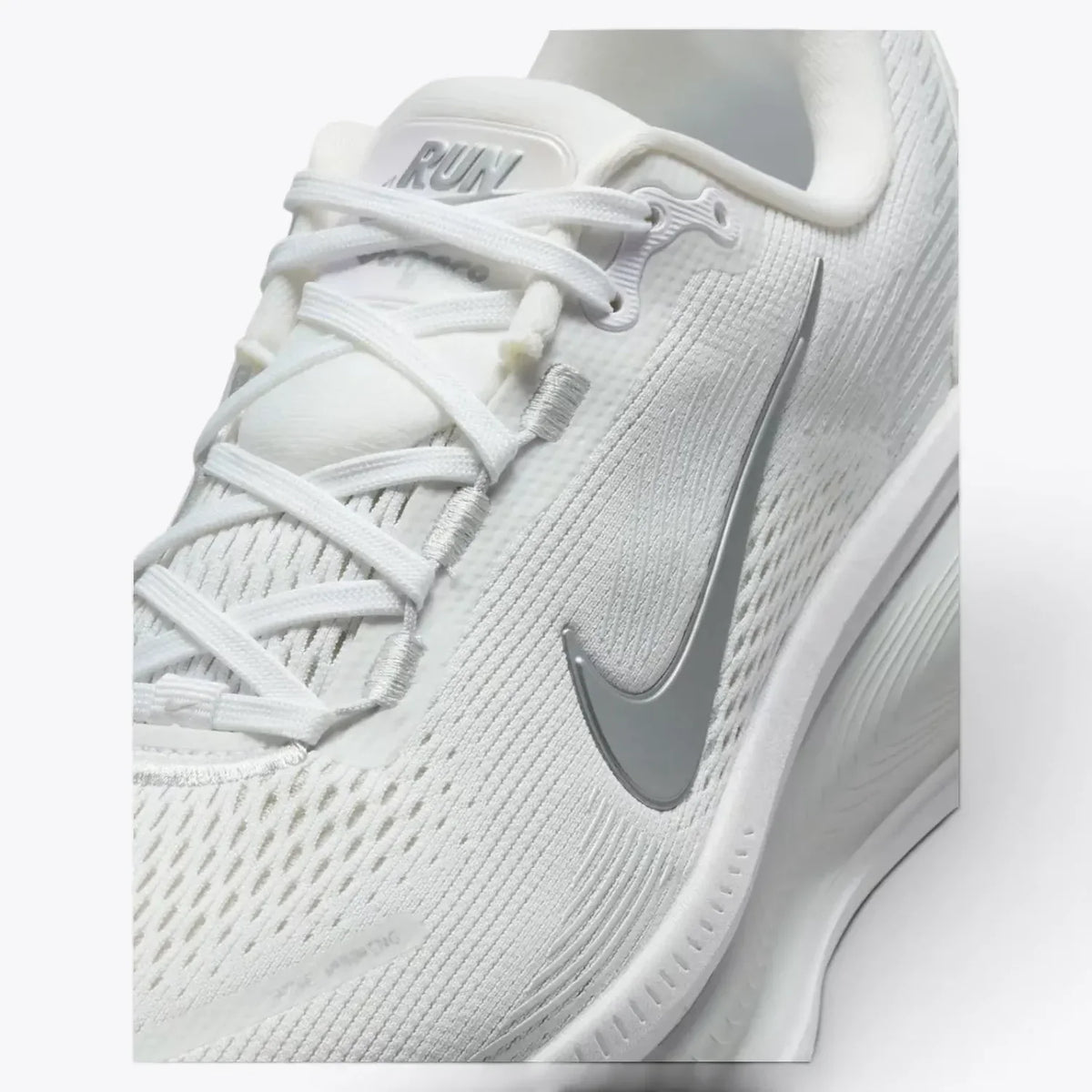 Nike Vomero 18 White Metallic Silver Photon Dust Running Shoes