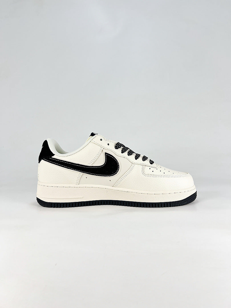 Nike Air Force 1 07 Low DN9688-103 Graphic Logo Detail Sneakers White Black