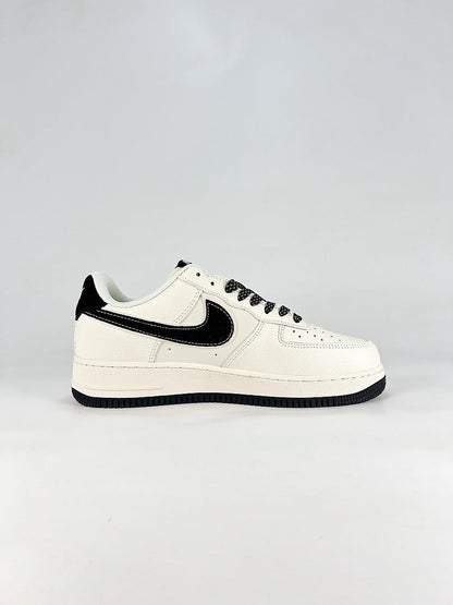 Nike Air Force 1 07 Low DN9688-103 Graphic Logo Detail Sneakers White Black