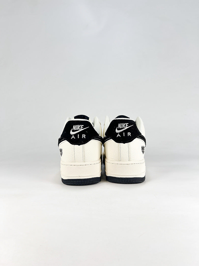 Nike Air Force 1 07 Low DN9688-103 Graphic Logo Detail Sneakers White Black