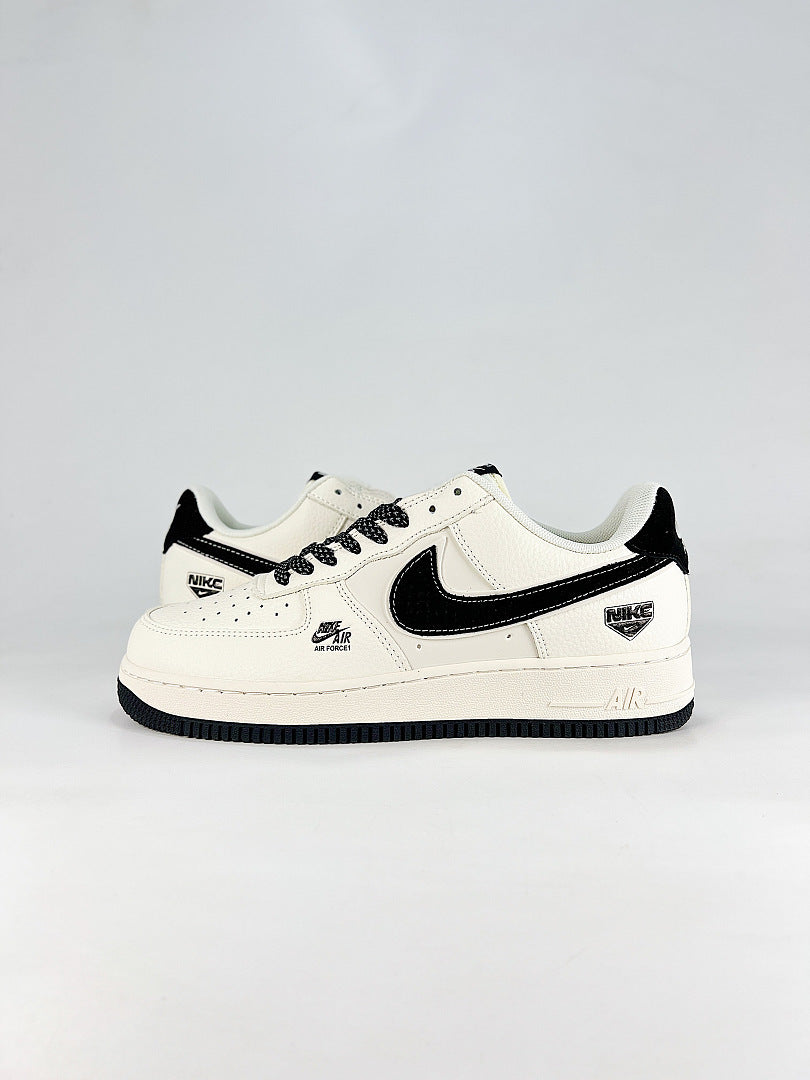 Nike Air Force 1 07 Low DN9688-103 Graphic Logo Detail Sneakers White Black