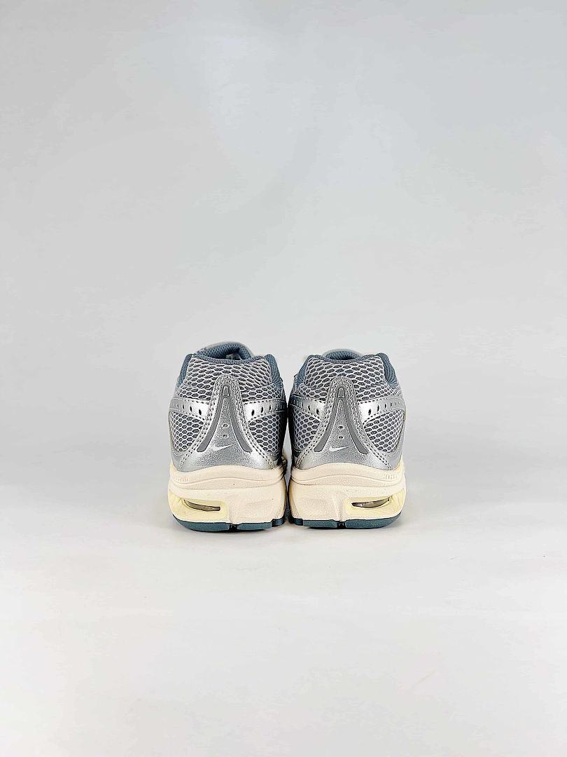 Nike Air Max Moto 2K IO7592-077 Reflective Mesh Sneakers Silver White Gray Cream