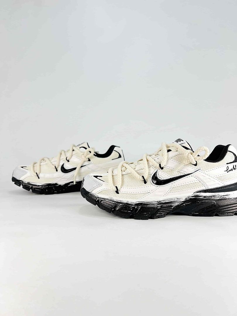 Nike Initiator 394055-500 White Black Signature Detail Low Top Sneakers