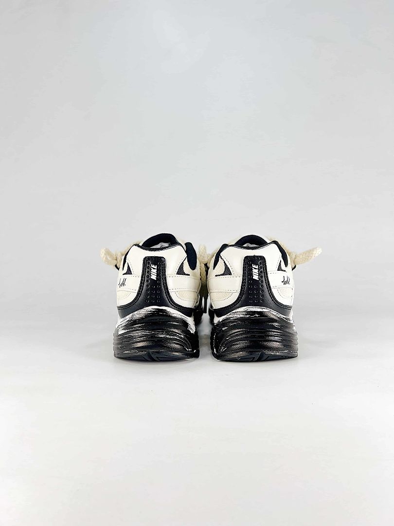 Nike Initiator 394055-500 White Black Signature Detail Low Top Sneakers