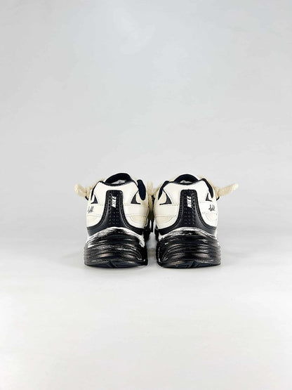 Nike Initiator 394055-500 White Black Signature Detail Low Top Sneakers