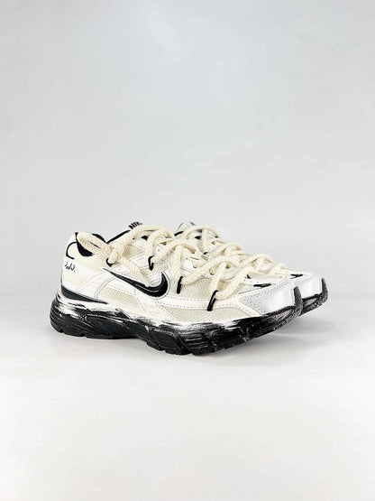 Nike Initiator 394055-500 White Black Signature Detail Low Top Sneakers