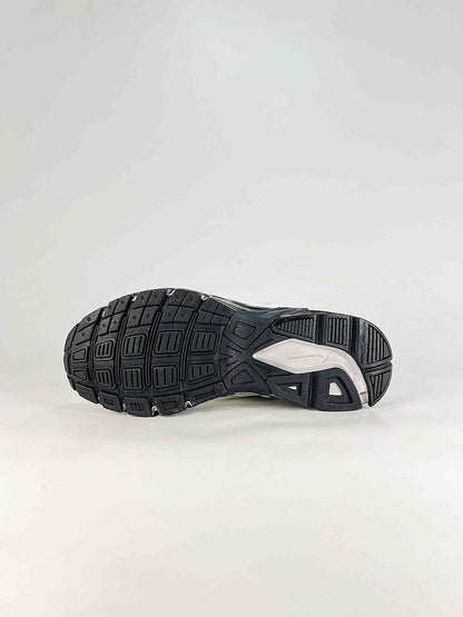 Nike Initiator 394055-101 White Black Signature Detail Low Top Sneakers