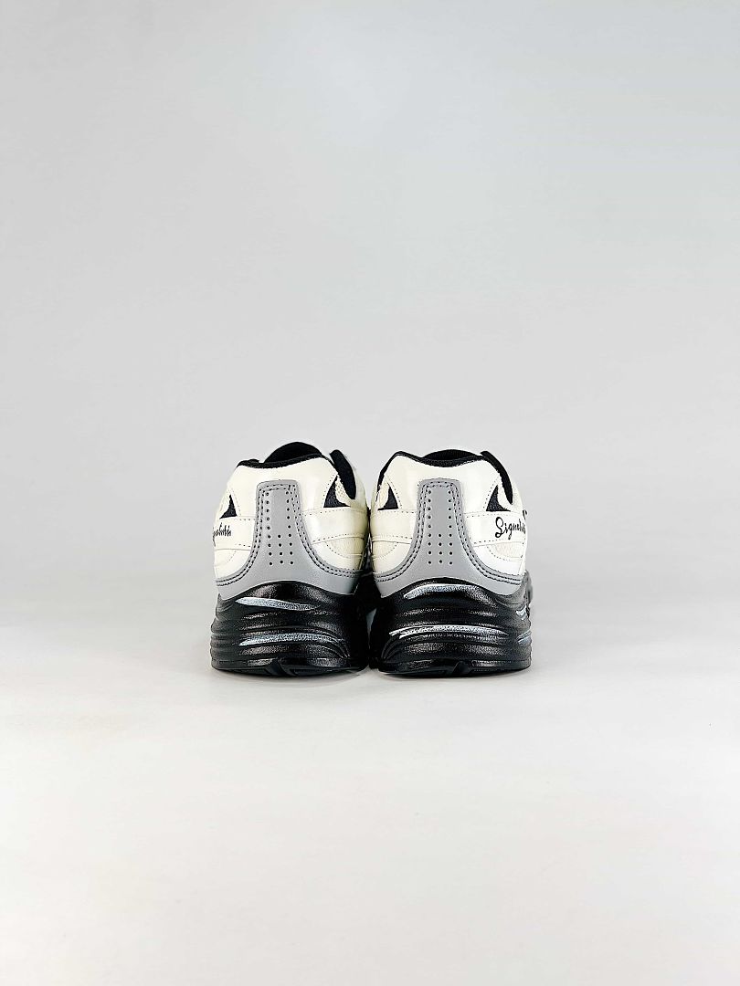 Nike Initiator 394055-101 White Black Signature Detail Low Top Sneakers