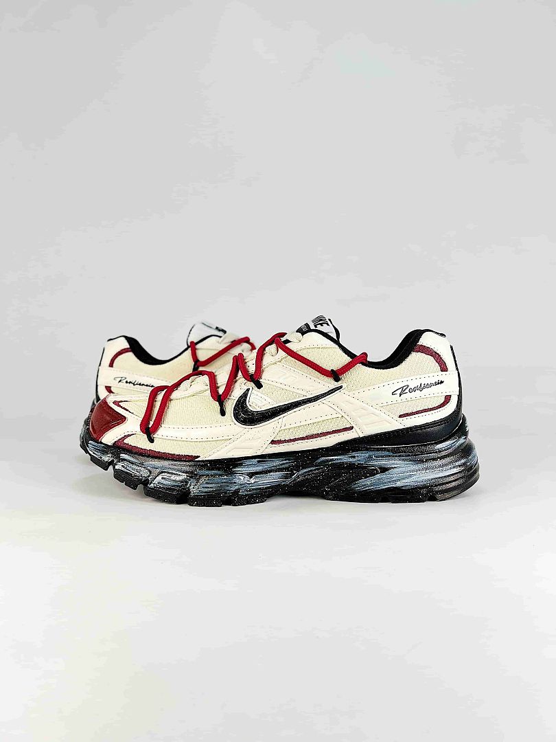 Nike Initiator 394055-101 White Red Black Roadrunner Detail Low Top Sneakers
