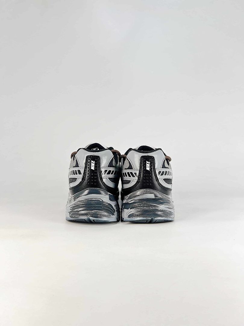 Nike Initiator HQ1183-141 White Grey Black Classic Low Top Retro Running Sneakers