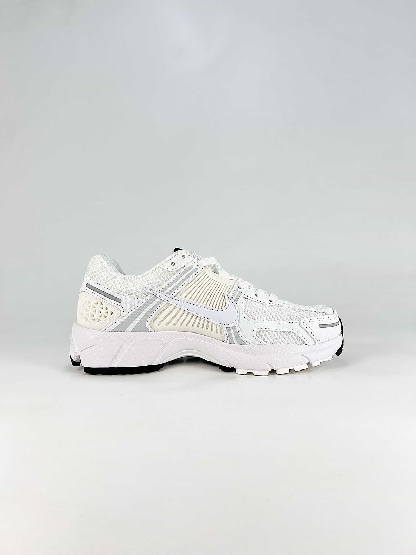 Nike Zoom Vomero 5 FJ4151-004 White Silver Grey Sneakers