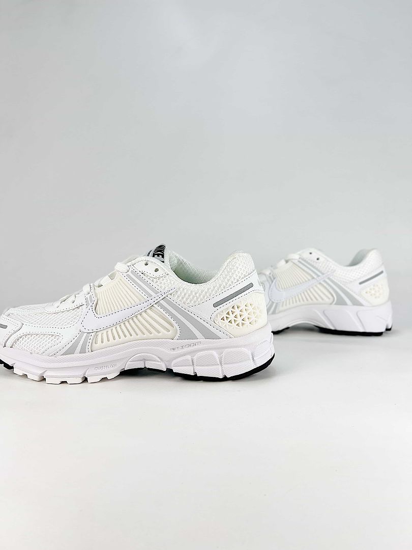 Nike Zoom Vomero 5 FJ4151-004 White Silver Grey Sneakers
